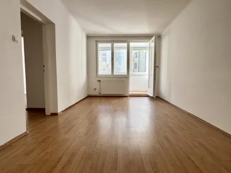 3-Zimmer-Wohnung mit Loggia und zentral begehbaren Zimmern in 1100 Wien