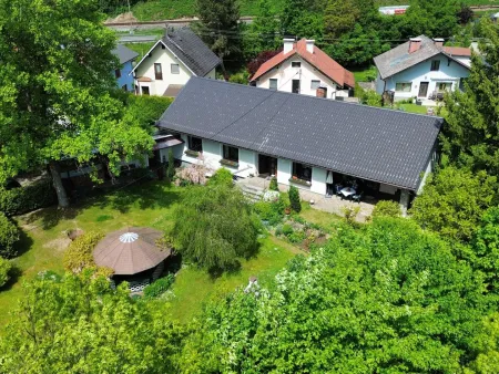 Wohnen nahe dem Attersee! Stilvoller Bungalow mit großem Wohnkomfort, Vollkeller, Garage und sonniger Gartenidylle Atterseestraße in Lenzing
