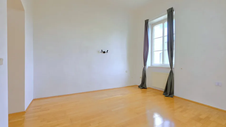 Stilvoll wohnen in Baden – charmante Eigentumswohnung im historischen Altbau - Bild