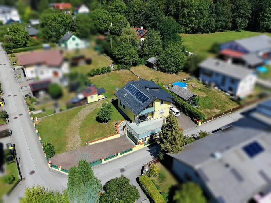 Großzügiges Einfamilienhaus in ruhiger Siedlungslage zu verkaufen !! - Titelbild