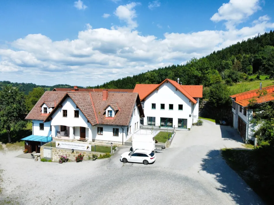 Traumanwesen für Pferdeliebhaber in Alleinlage mit ca. 13 ha - Wanderreiten im Pferdereich Mühlviertler Alm !! - Titelbild