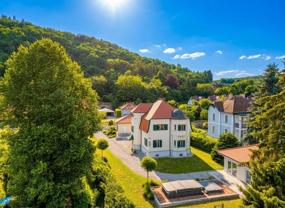 ++ Wo andere Urlaub machen, sind Sie zu Hause ++ Außergewöhnliche Villa mit privatem Flusszugang & Wellnessbereich am Kamp - Titelbild