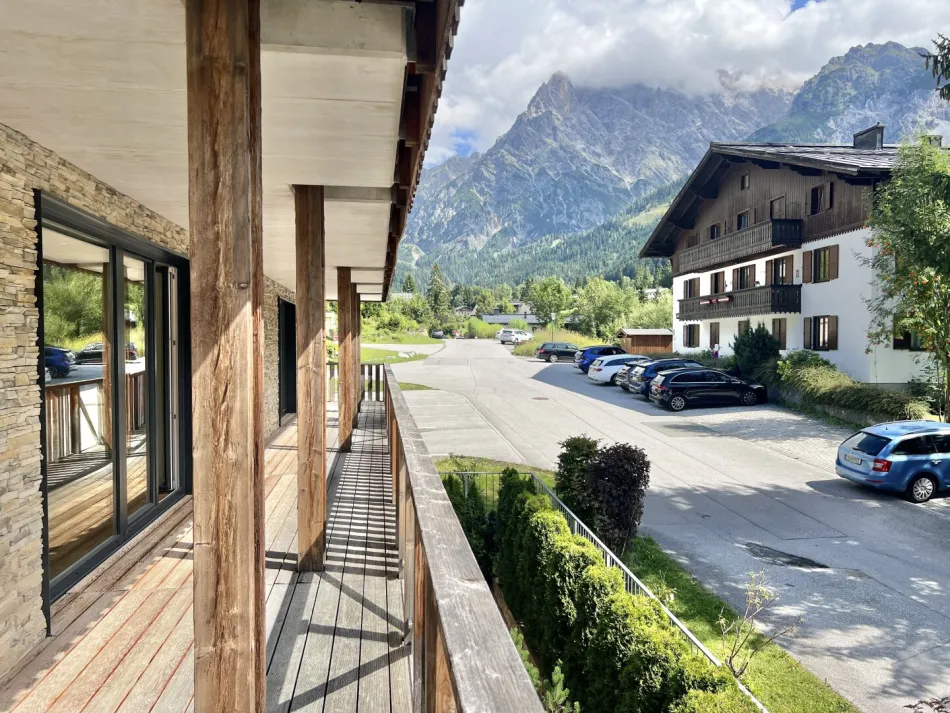 Exklusiver Zweitwohnsitz mit 45 m² Panoramabalkon in Hinterthal - Titelbild