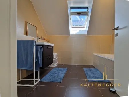 OG: Badezimmer ca. 5,45 m²