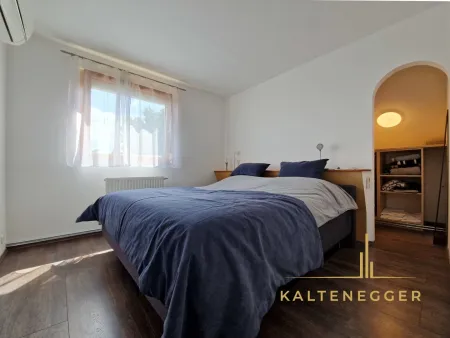 OG: Zimmer ca. 10,06 m² mit Schrankraum