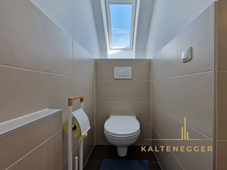 OG: WC im Badezimmer ca. 1,08 m²