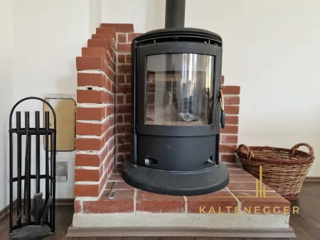 Kamin für wohlige Wärme im Wohnzimmer
