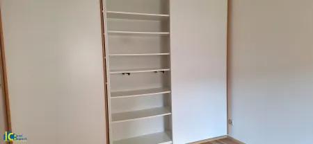 Großzügiger Schiebetürenschrank