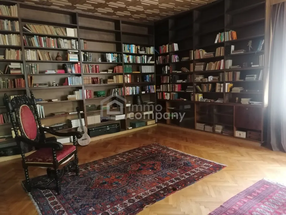 Historisches Wohnhaus auf ca. 7.400 m² Grundstück mit Entwicklungspotenzial - Bild