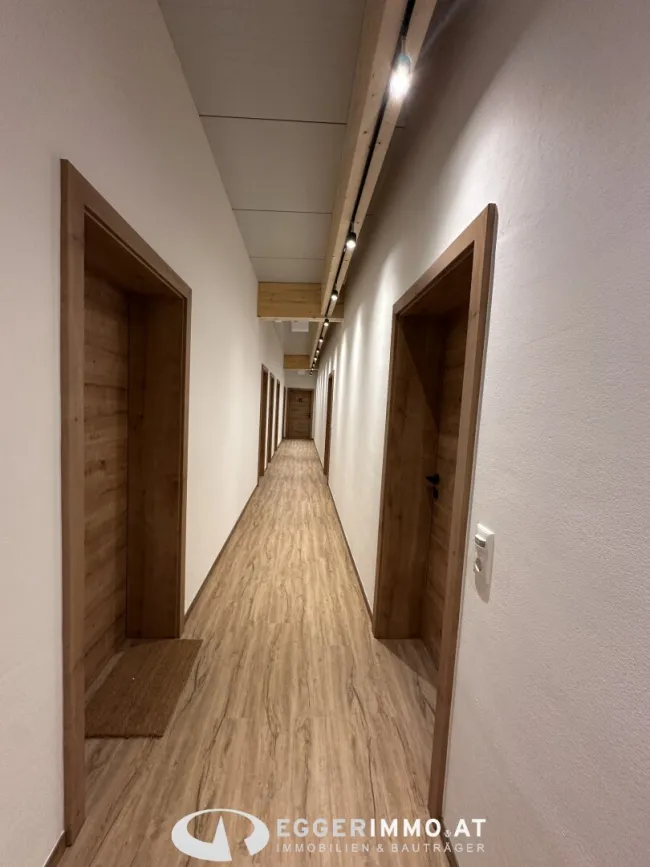 Moderne neubau Büroflächen (auf Wunsch inkl. Dienstwohnung) in Saalfelden / Harham direkt an der B311 zu vermieten - Bild