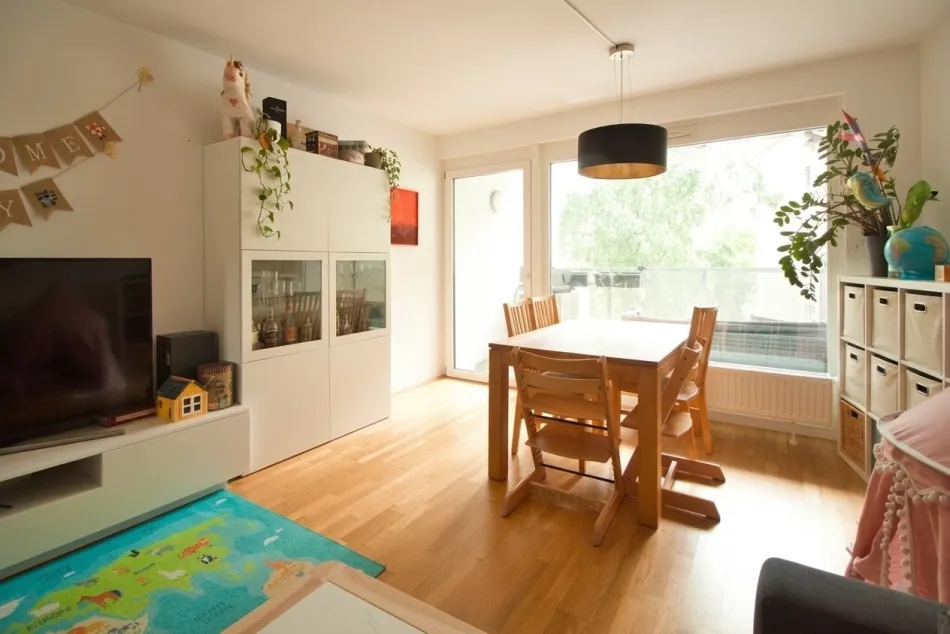 Ruhige, helle Wohnung mit Baujahr 2015 | 3 Zimmer + separate Küche | Loggia | Garagenstellplatz optional - Bild