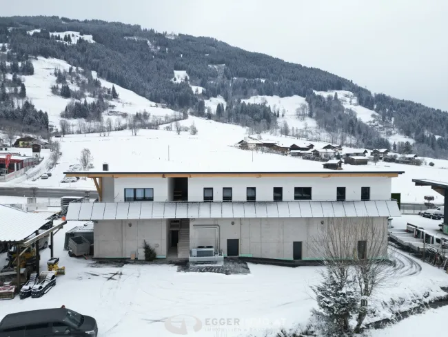 Moderne neubau Büroflächen (auf Wunsch inkl. Dienstwohnung) in Saalfelden / Harham direkt an der B311 zu vermieten - Bild