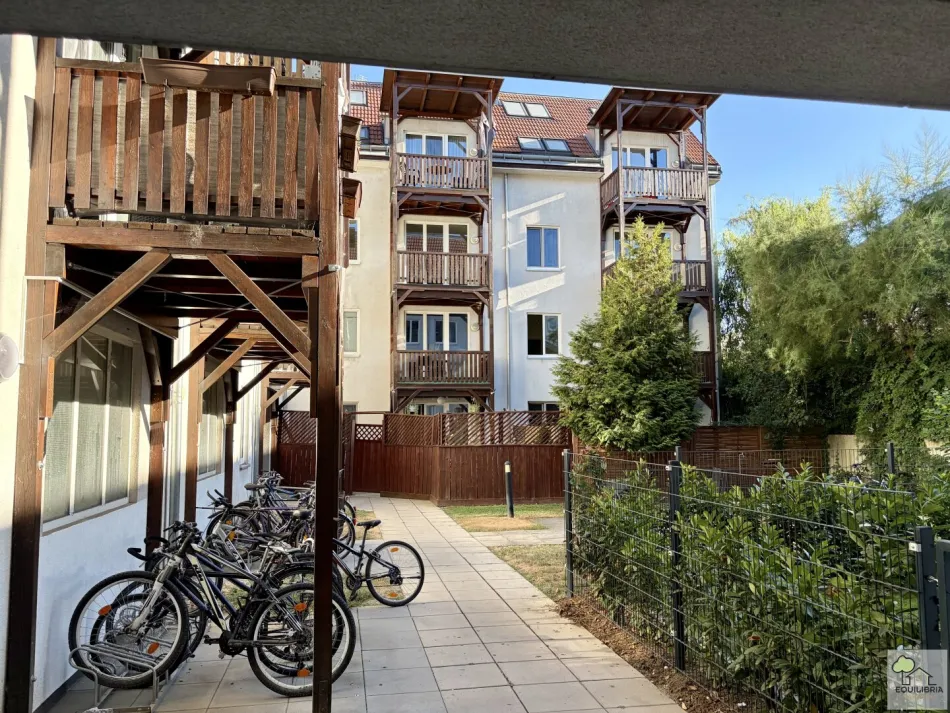 Moderne, komplett sanierte 2-Zimmer-Wohnung mit ruhigem Innenhof-Balkon in Stockerau - Titelbild