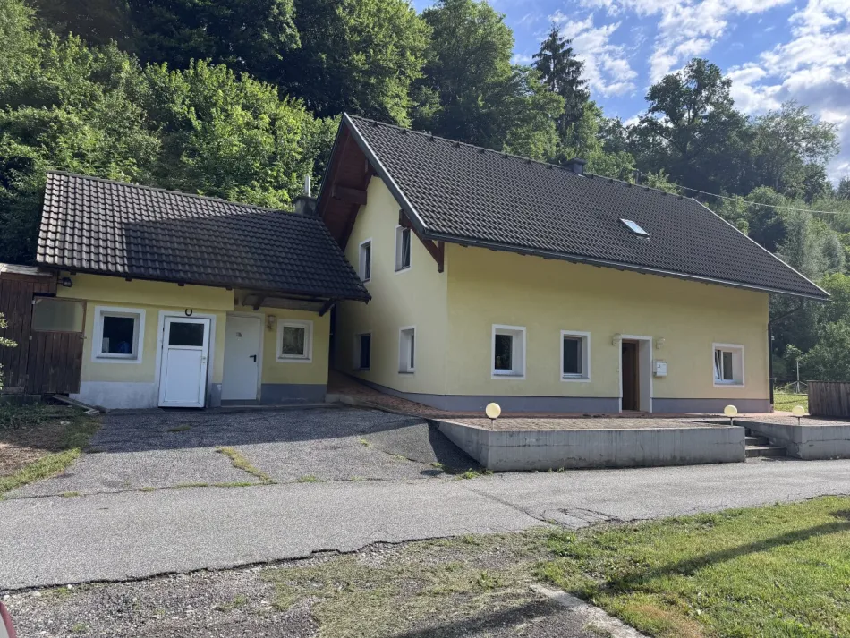Zweifamilienhaus mit Nebengebäude und großzügigem Garten nahe Dreiländereck ! - Titelbild