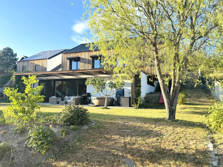WOHNEN AM WEINBERG MIT WEITBLICK ÜBER DAS KREMSTAL - Titelbild