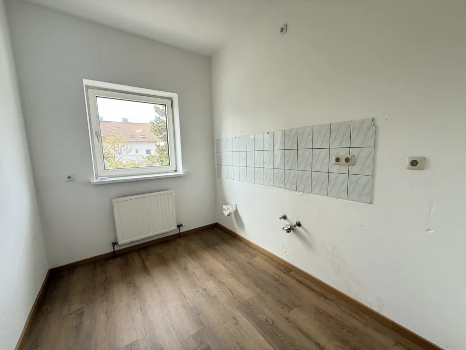 Renovierte 4-Zimmer-Wohnung inkl. Parkplatz - Bild