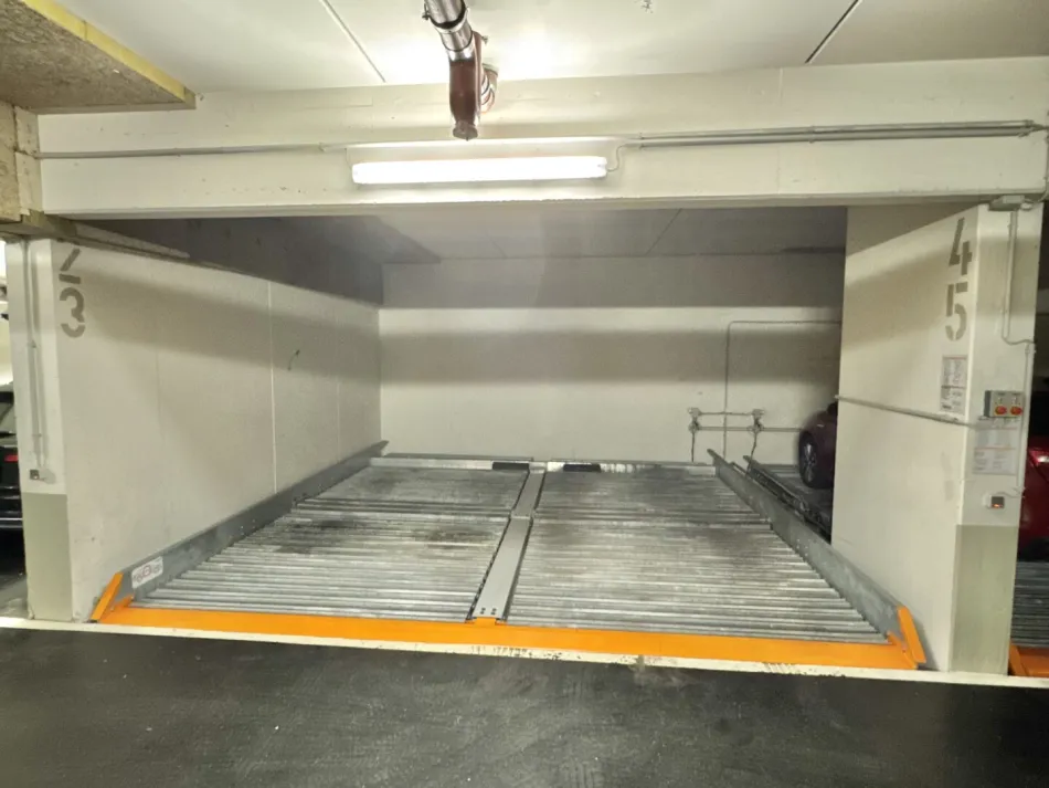 GARAGENPLATZ (STAPELPARKER) DIREKT BEI U3 HÜTTELDORFER STRASSE - Titelbild