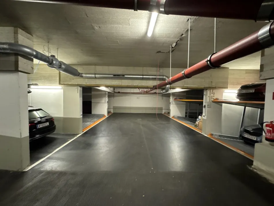 GARAGENPLATZ (STAPELPARKER) DIREKT BEI U3 HÜTTELDORFER STRASSE - Bild