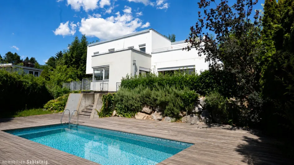 REPRÄSENTATIVE ARCHITEKTENVILLA IN GEHOBENER WOHNLAGE mit Pool, Wellness und einzigartigem Panoramablick! - Titelbild