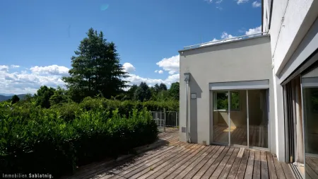 GROSSZÜGIGE TERRASSE