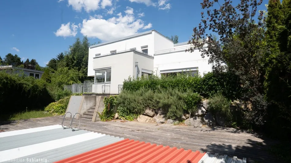 REPRÄSENTATIVE ARCHITEKTENVILLA IN GEHOBENER WOHNLAGE mit Pool, Wellness und einzigartigem Panoramablick! - Bild