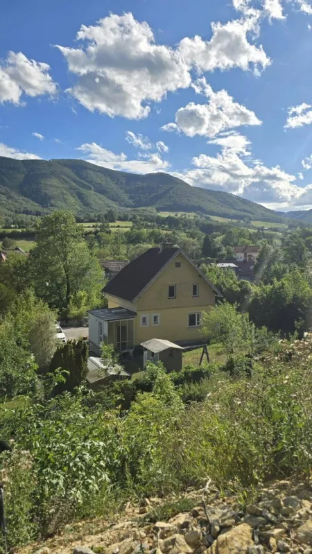 Wohnen im Grünen! Einfamilienhaus mit großem Garten und viel Potenzial! (Um weitere 60m2 Wohnfläche erweiterbar) - Titelbild