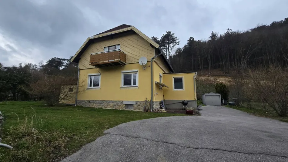 Wohnen im Grünen! Einfamilienhaus mit großem Garten und viel Potenzial! (Um weitere 60m2 Wohnfläche erweiterbar) - Bild