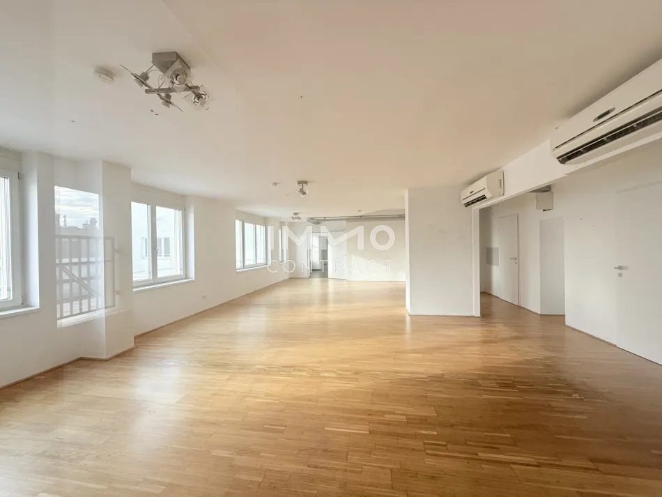 lichtdurchflutetes Büro mit Freifläche in den ehemaligen Sofiensäle - Loft Style - Bild