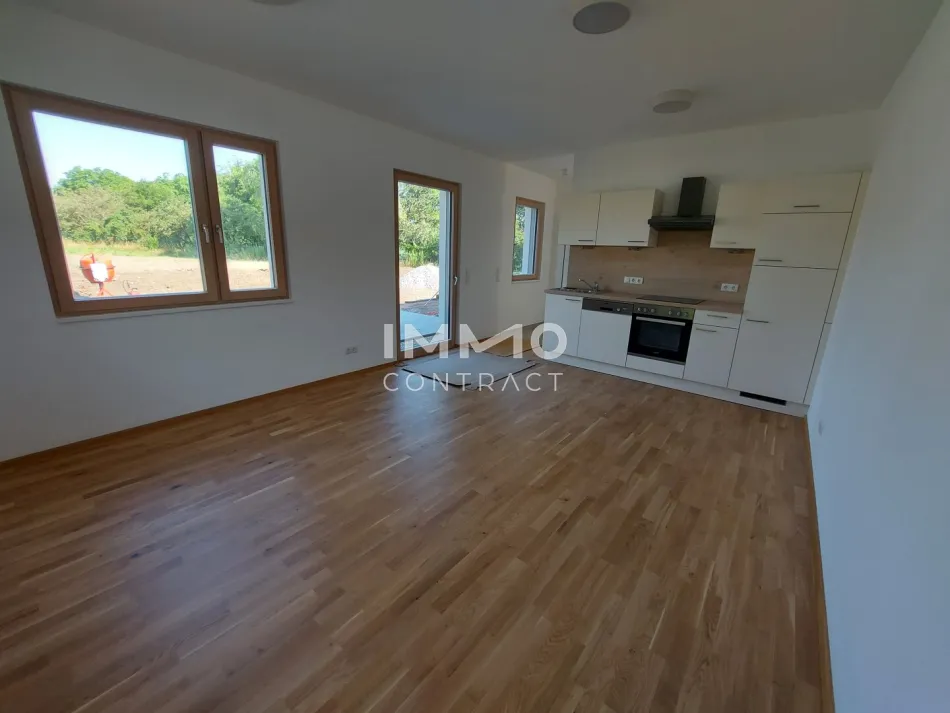 TERRASSENWOHNUNG MIT GARTEN/GARAGE IN LANGENLOIS - Titelbild