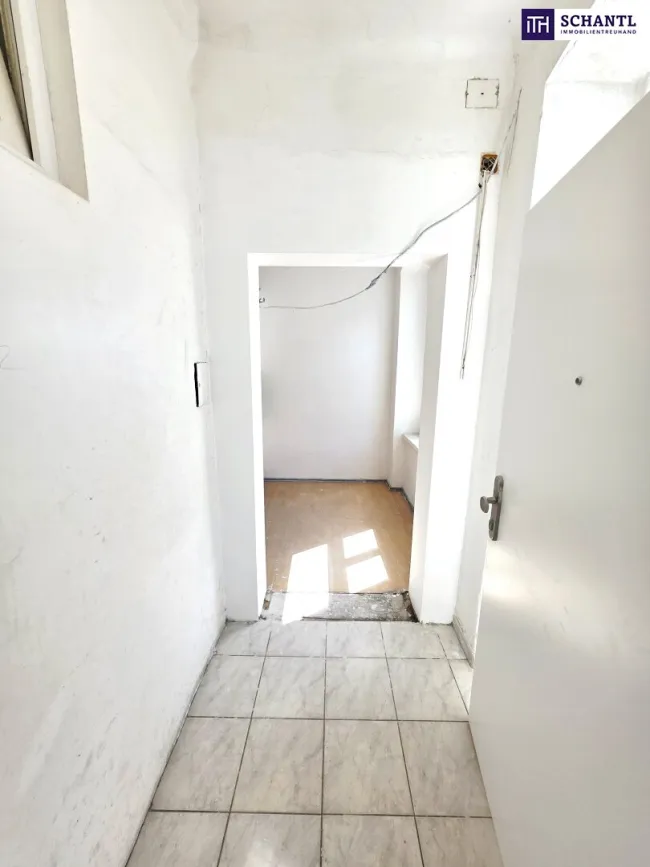 Selbst gestalten! Altbauwohnung mit Renovierungsbedarf in der schönen Hasnerstraße! Perfekte Infrastruktur und Anbindung + Ruhige Fahrradstraße + Balkonanbau möglich! Jetzt zugreifen! - Bild