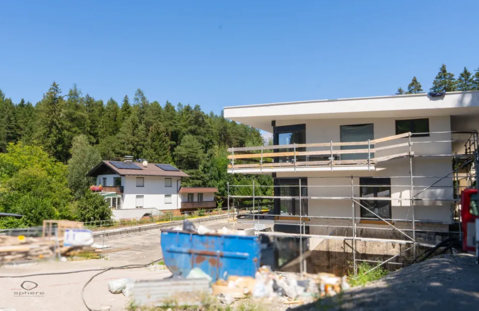 ÈVOLUER - Attraktive Dachgeschoss-Wohnung mit sonnigem Balkon - Bild