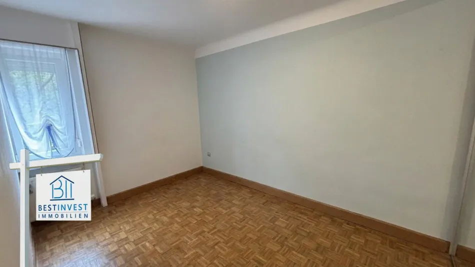 Attraktive 4-Zimmer-Wohnung mit Balkon, Carport und großem Keller - Bild