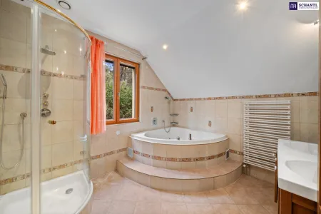 Badezimmer (Dachgeschoss)