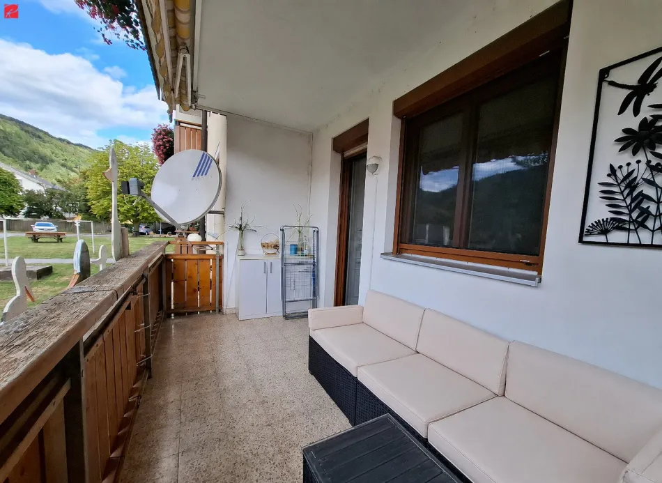 Zentrale Lage, sonniger Balkon & Carport inklusive - Titelbild