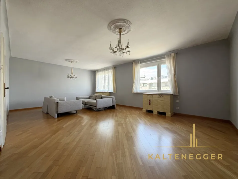 Großzügige 115 m² Eigentumswohnung im 5. Liftstock mit Gestaltungspotenzial - Titelbild