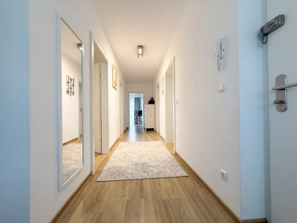 Garderobe und Gang