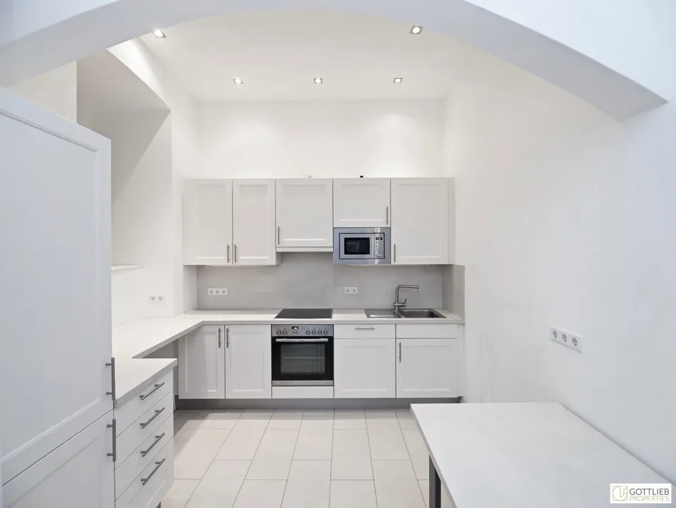 Unbefristet und Bestlage nahe Hamerlingplatz! Liebevoll saniertes 2-Zimmer-Altbau-Büro mit Gartennutzung - Bild