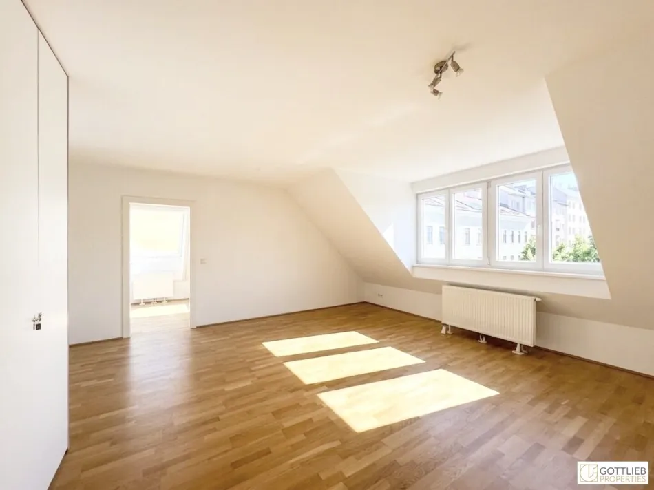 Grünruhelage nahe Raimundtheater! Lichtdurchflutete und barrierefreie 3-Zimmer-Dachgeschoss-Wohnung mit Parkblick - Bild