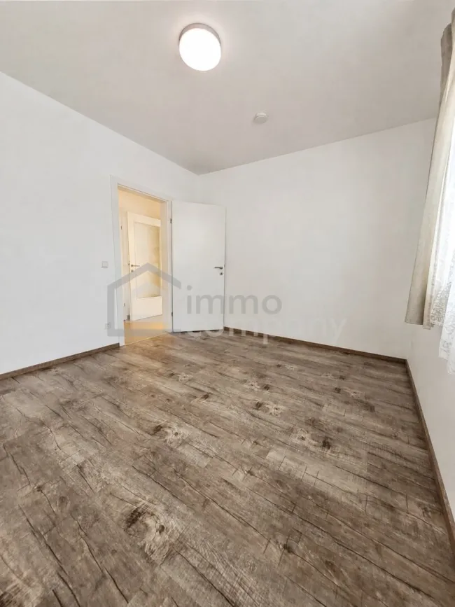 Hausgefühl ohne Haus: 4 Zimmer, 105 m² Eigengarten & 2 KFZ-Stellplätze - Bild