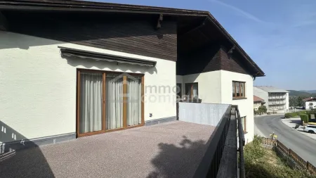 Große Terrasse mit Beschattung