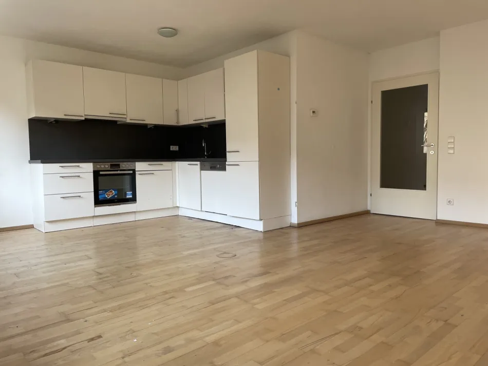 Renovierungsbedürftige Etagenwohnung am Handelskai! - Bild