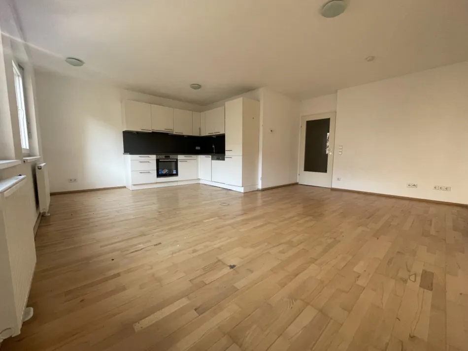 Renovierungsbedürftige Etagenwohnung am Handelskai! - Titelbild