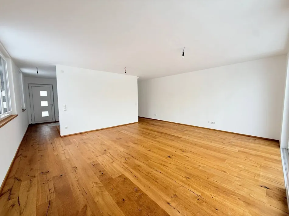 EXKLUSIVE DOPPELHAUSHÄLFTE - Bild