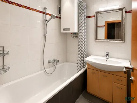 Bad mit Badewanne