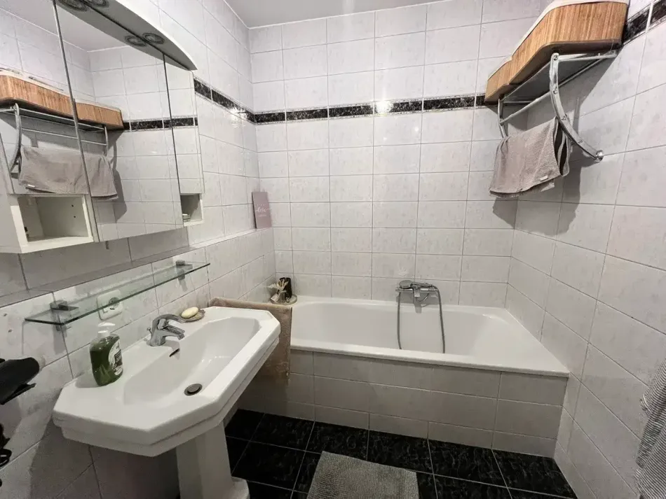 Moderne 3-Zimmer-Eigentumswohnung mit Balkon und Garage - Bild