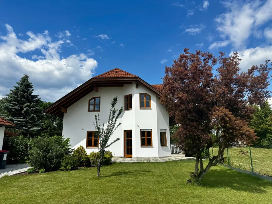 Traumhafte Ruhelage in 2. Reihe am Schloßsee – Privater Badeplatz, Pool und großzügiges Grundstück - Titelbild