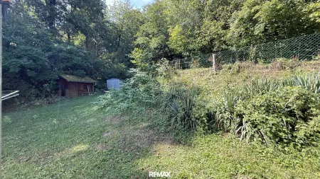 eigener Wald mit Gartenhaus