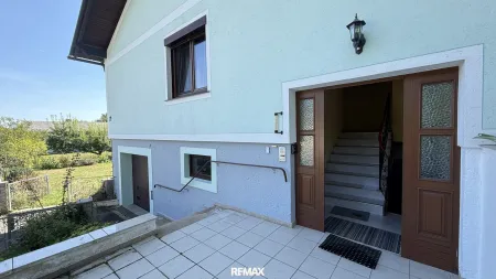 Eingangsbereich mit Terrasse