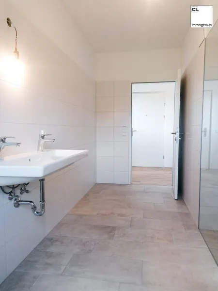 großes Badezimmer