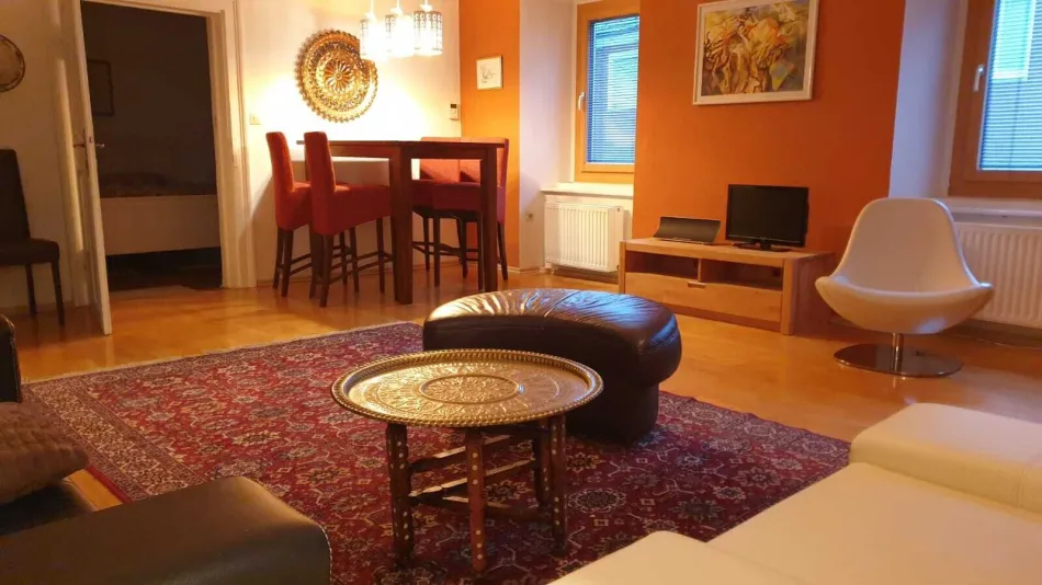 Altbau-Wohnung trifft See- & Zentrumsnähe in Gmunden !! - Bild